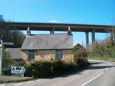 Image of a cottage close to a motorway